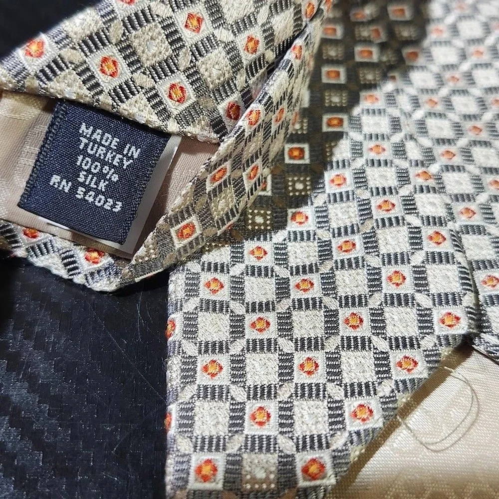 Banana Republic Gray/Orange Micro Geometric Pattern 100% Silk Tie Made in Turkey